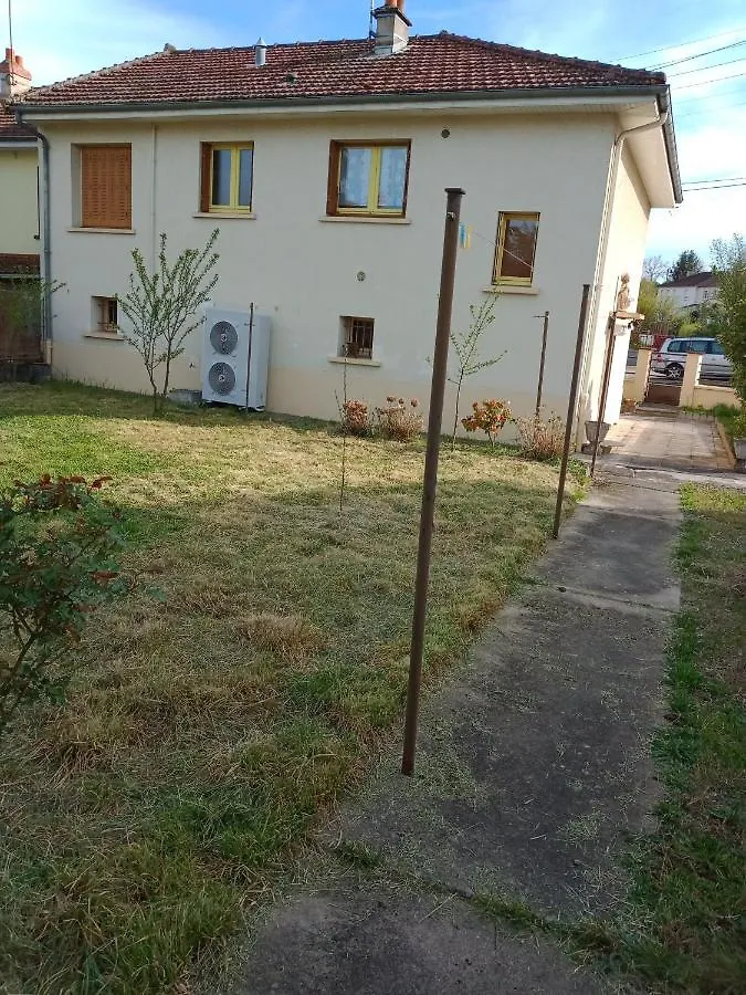 Holiday home Maison Entiere Avec Parking, Garage Et Jardin Montlucon
