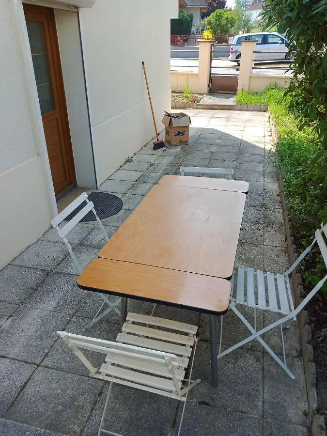 Maison Entiere Avec Parking, Garage Et Jardin Montlucon 0*,