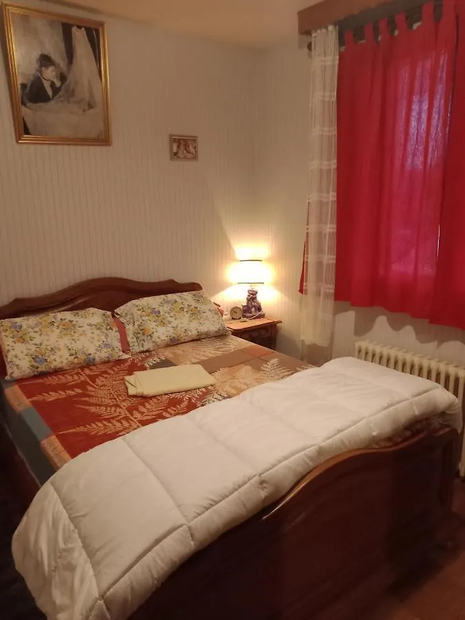 Maison Entiere Avec Parking, Garage Et Jardin Montlucon 0*,  France