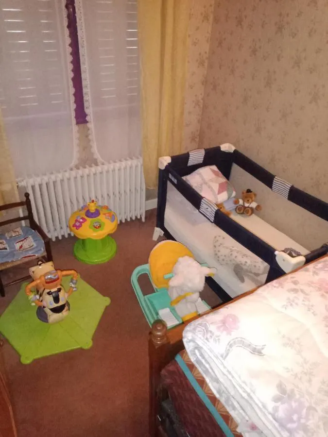 Holiday home Maison Entiere Avec Parking, Garage Et Jardin Montlucon