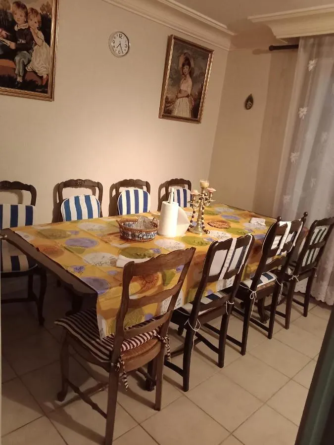 Holiday home Maison Entiere Avec Parking, Garage Et Jardin Montlucon France