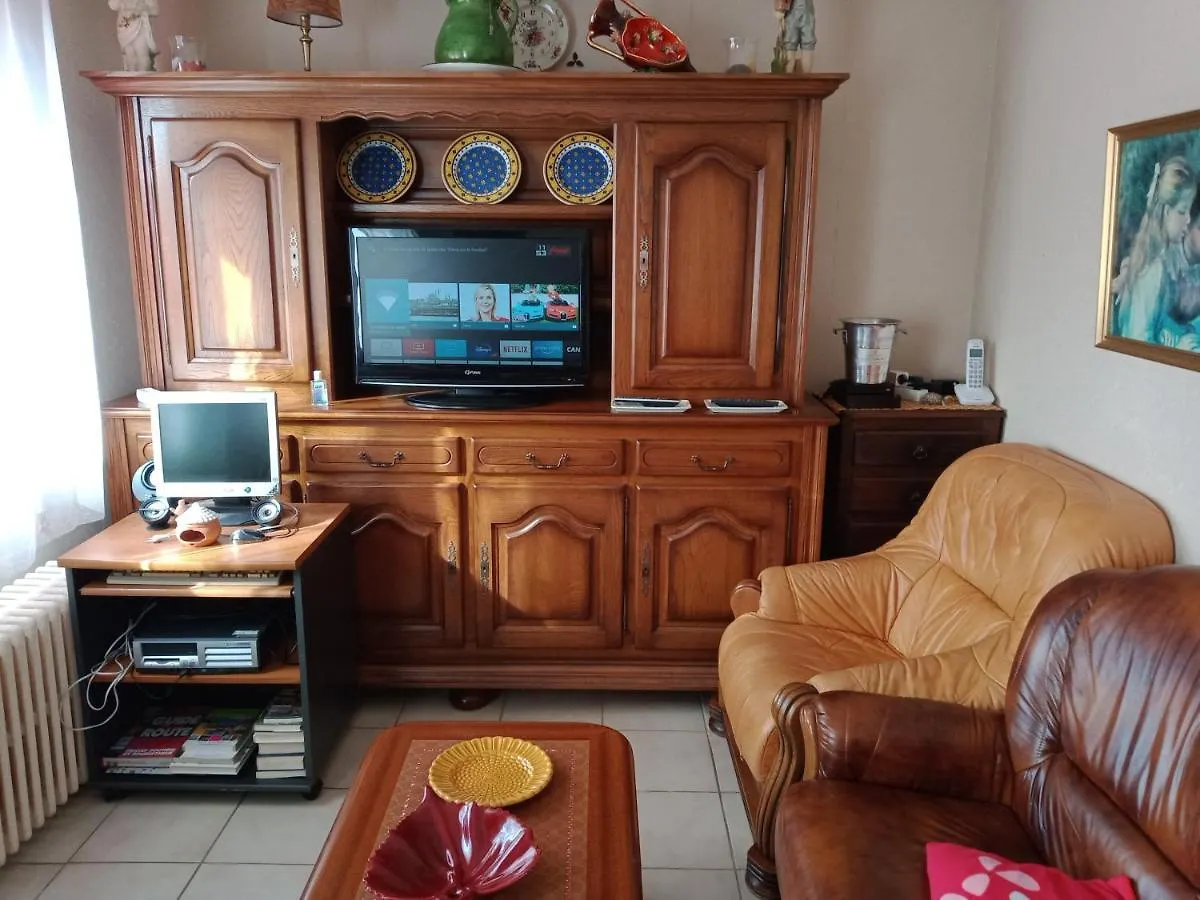 Maison Entiere Avec Parking, Garage Et Jardin Montlucon