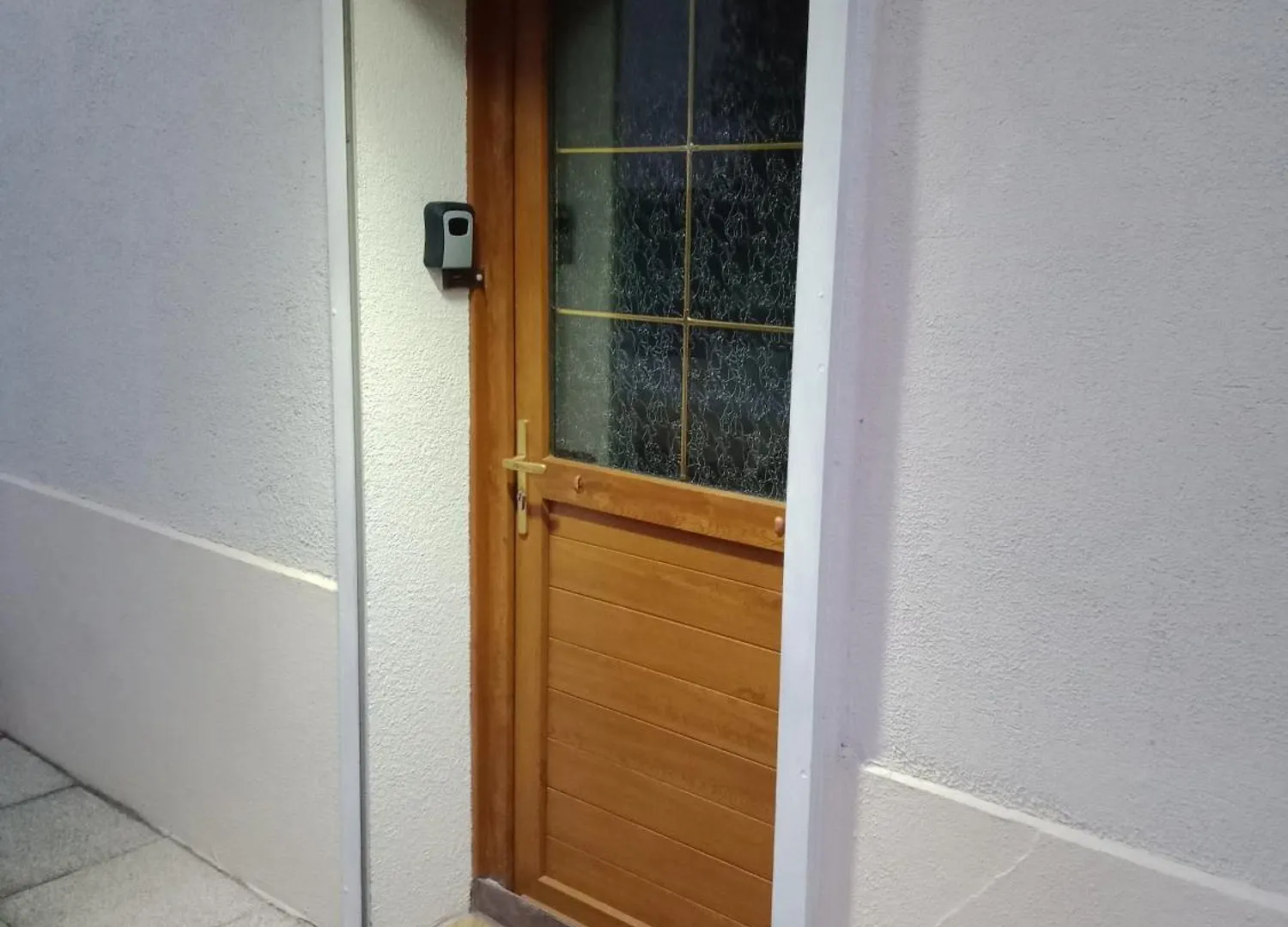 Holiday home Maison Entiere Avec Parking, Garage Et Jardin Montlucon